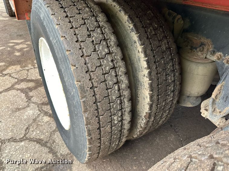 image for item DQ7429 2002 Sterling  LT7500 water truck