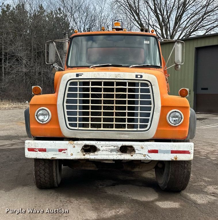 image for item DQ7430 1974 Ford  8000 water truck