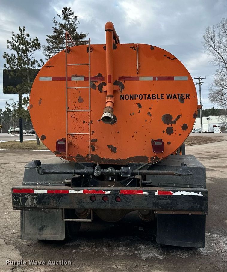 image for item DQ7430 1974 Ford  8000 water truck