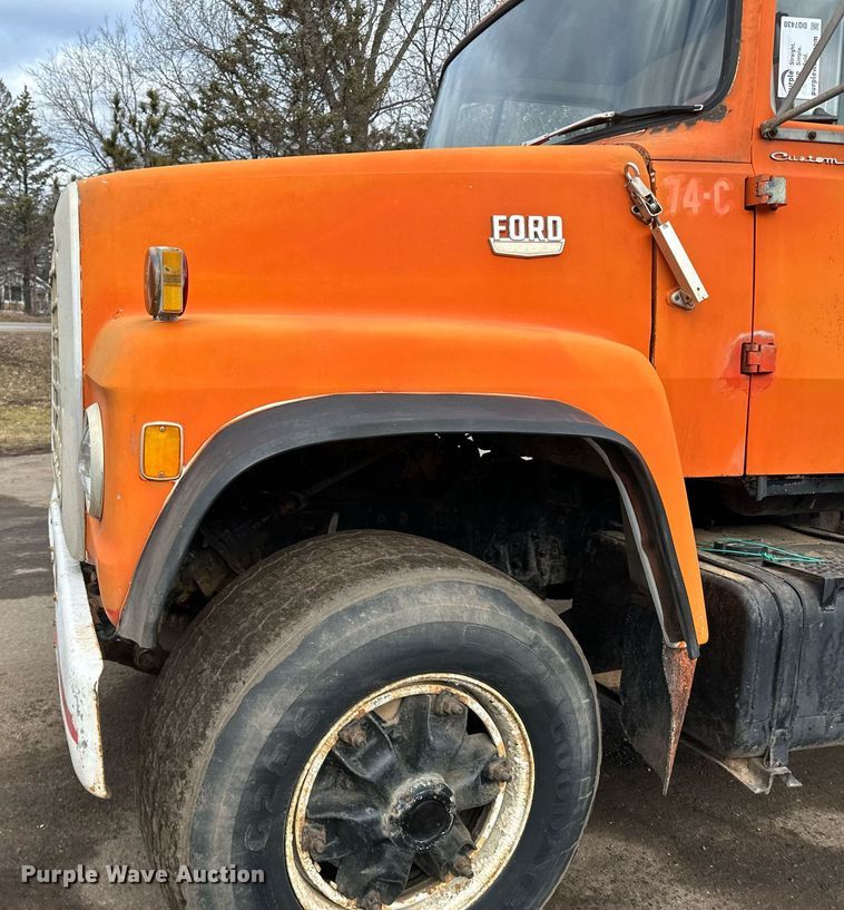 image for item DQ7430 1974 Ford  8000 water truck