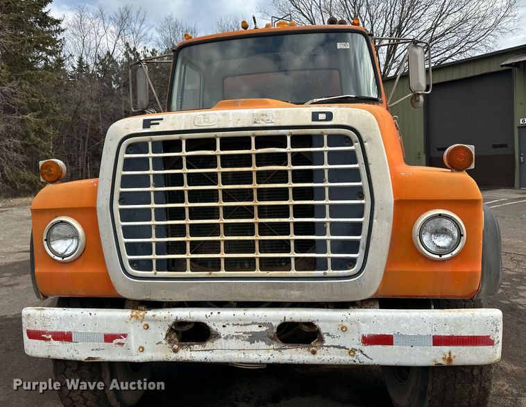 image for item DQ7430 1974 Ford  8000 water truck