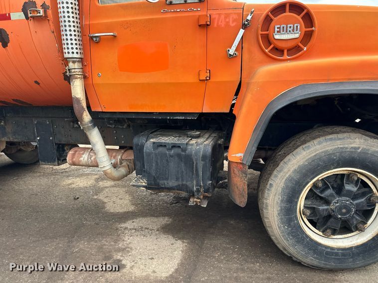 image for item DQ7430 1974 Ford  8000 water truck