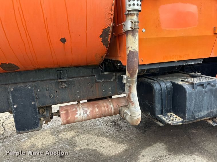 image for item DQ7430 1974 Ford  8000 water truck