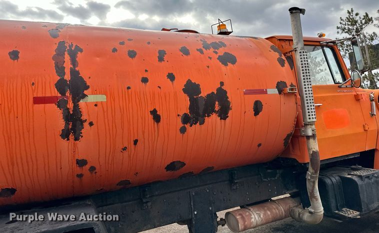 image for item DQ7430 1974 Ford  8000 water truck