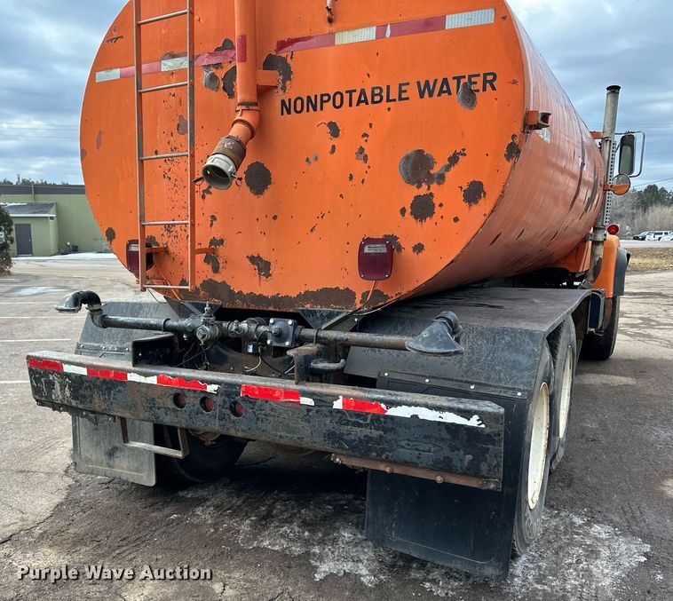 image for item DQ7430 1974 Ford  8000 water truck