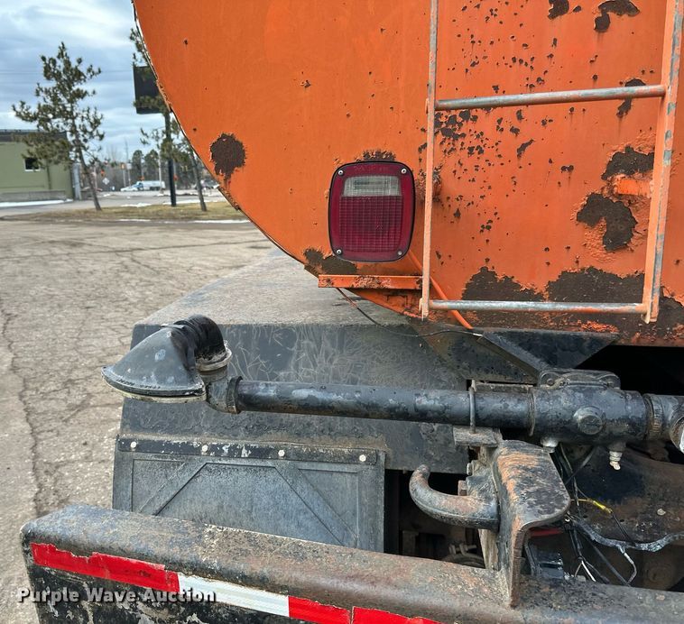 image for item DQ7430 1974 Ford  8000 water truck