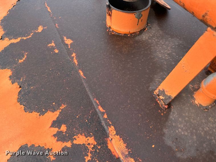 image for item DQ7430 1974 Ford  8000 water truck