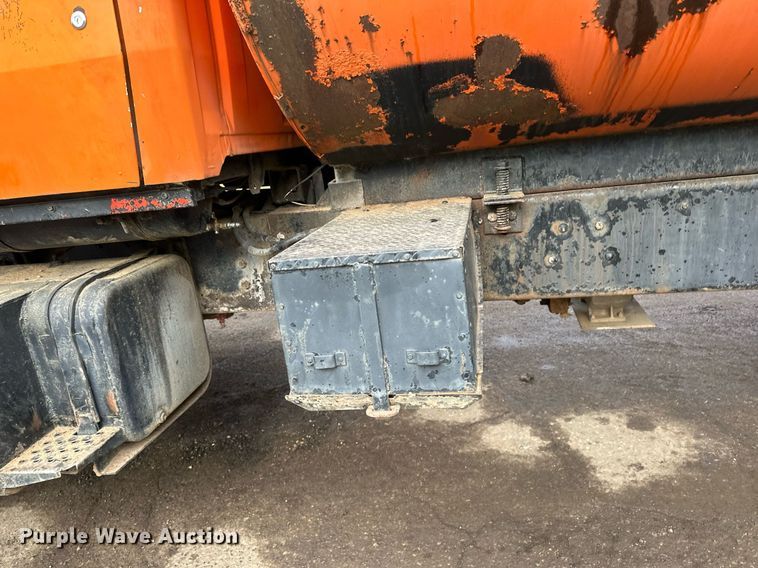 image for item DQ7430 1974 Ford  8000 water truck