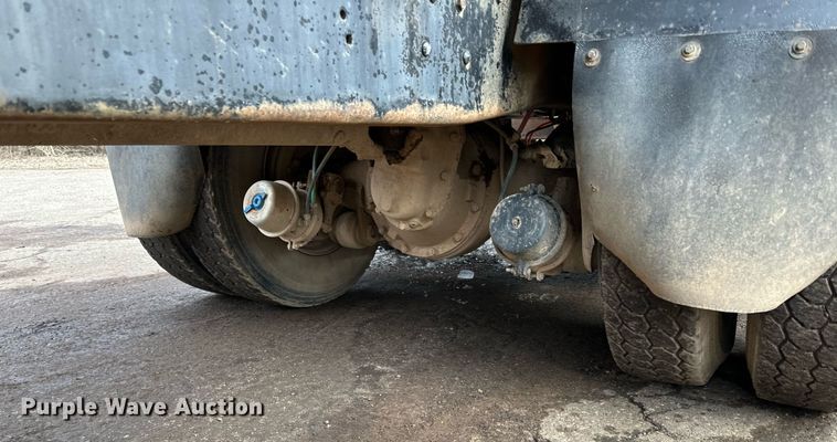 image for item DQ7430 1974 Ford  8000 water truck