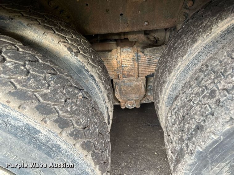 image for item DQ7430 1974 Ford  8000 water truck