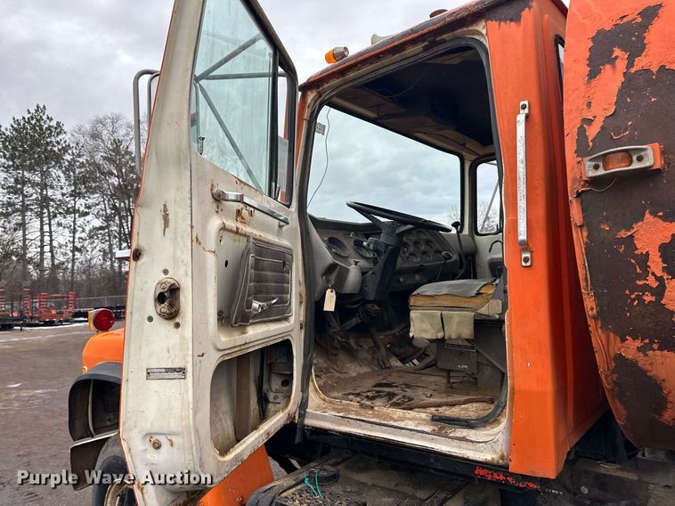 image for item DQ7430 1974 Ford  8000 water truck