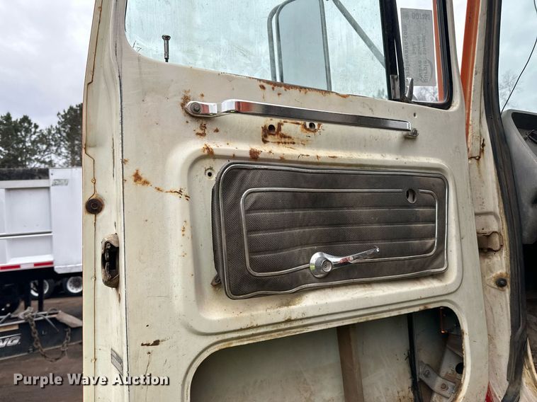 image for item DQ7430 1974 Ford  8000 water truck