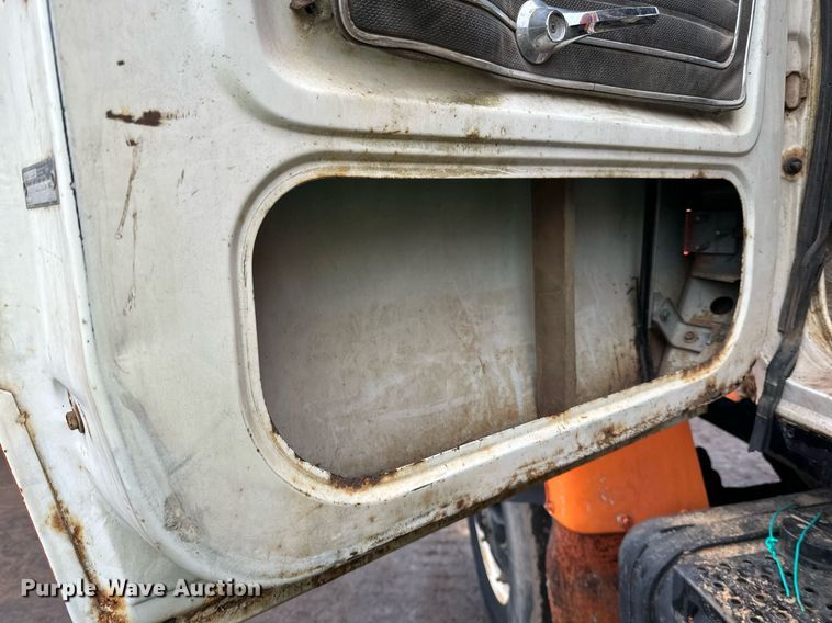 image for item DQ7430 1974 Ford  8000 water truck