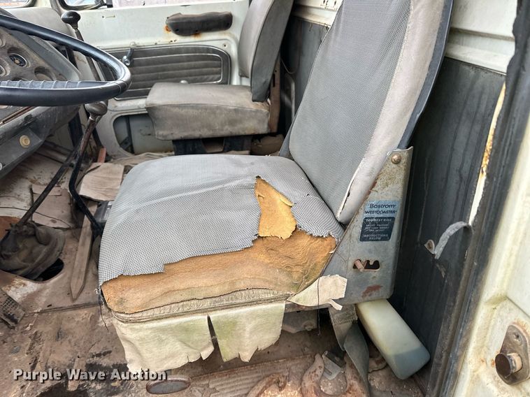 image for item DQ7430 1974 Ford  8000 water truck