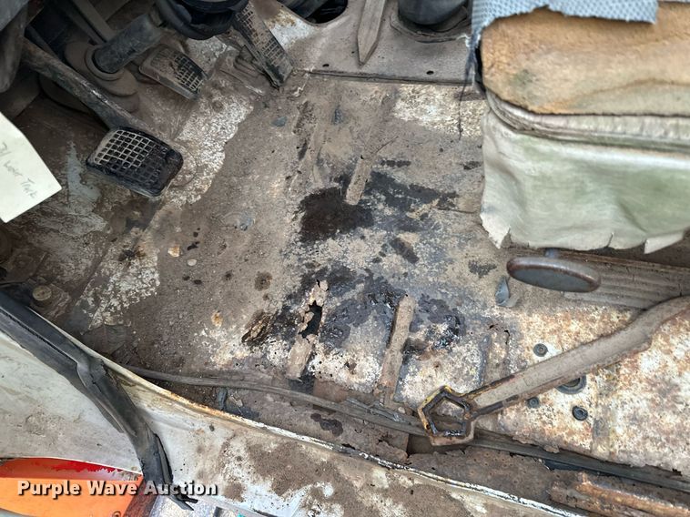 image for item DQ7430 1974 Ford  8000 water truck