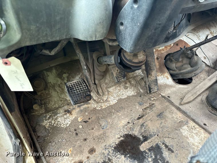 image for item DQ7430 1974 Ford  8000 water truck