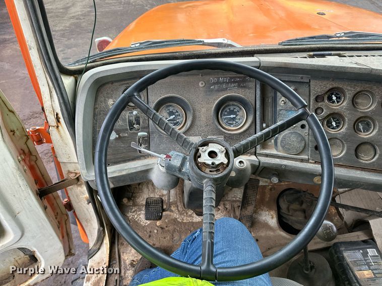 image for item DQ7430 1974 Ford  8000 water truck