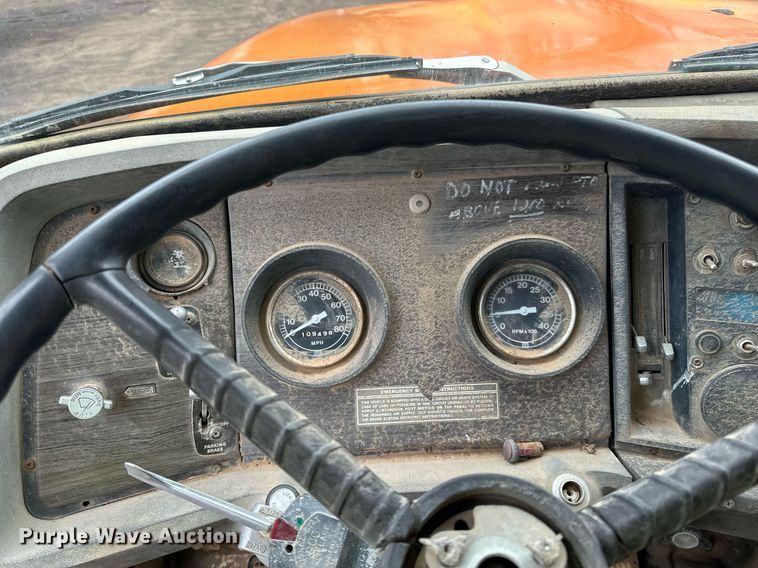 image for item DQ7430 1974 Ford  8000 water truck