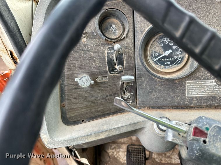 image for item DQ7430 1974 Ford  8000 water truck