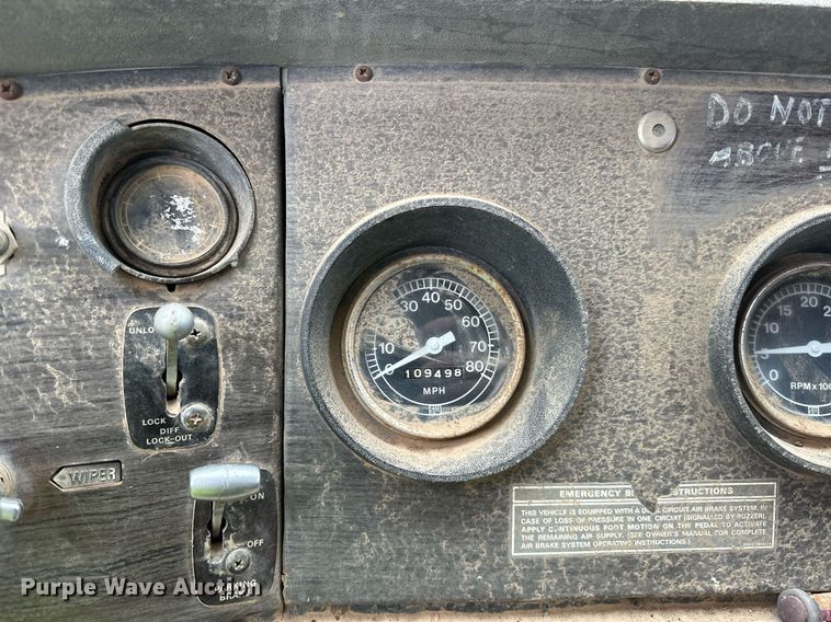 image for item DQ7430 1974 Ford  8000 water truck