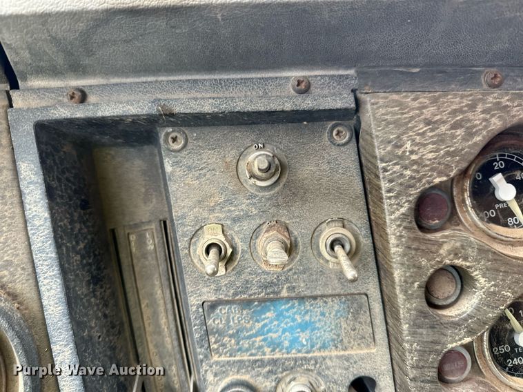 image for item DQ7430 1974 Ford  8000 water truck