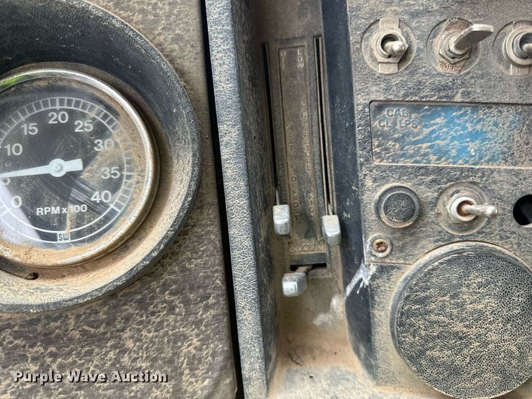 image for item DQ7430 1974 Ford  8000 water truck