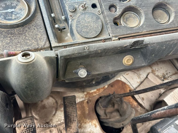 image for item DQ7430 1974 Ford  8000 water truck