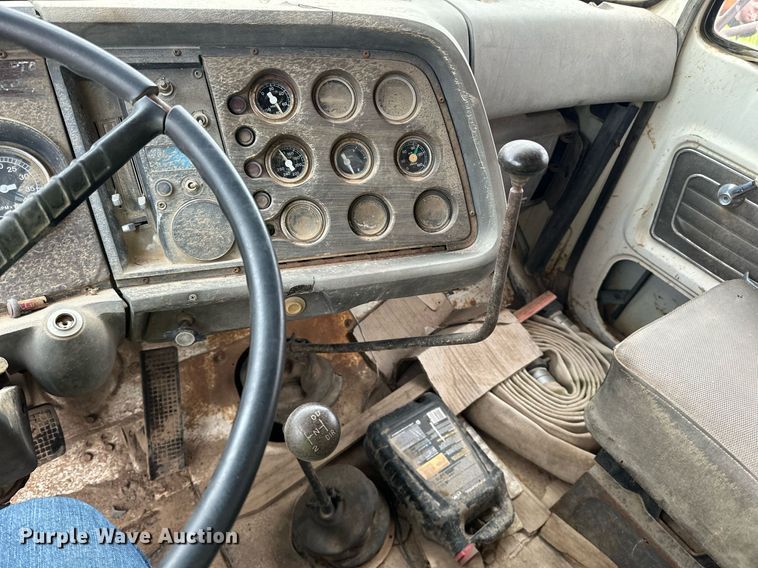 image for item DQ7430 1974 Ford  8000 water truck