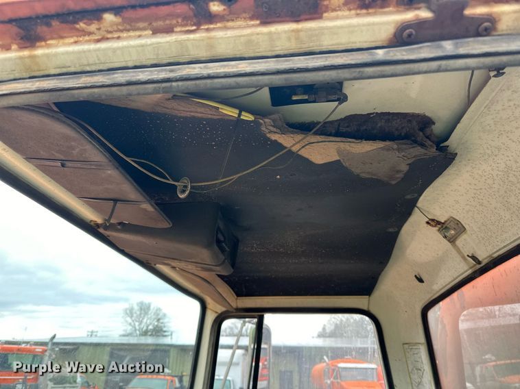 image for item DQ7430 1974 Ford  8000 water truck