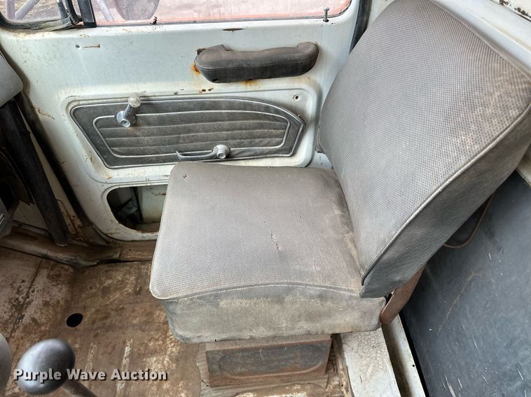 image for item DQ7430 1974 Ford  8000 water truck