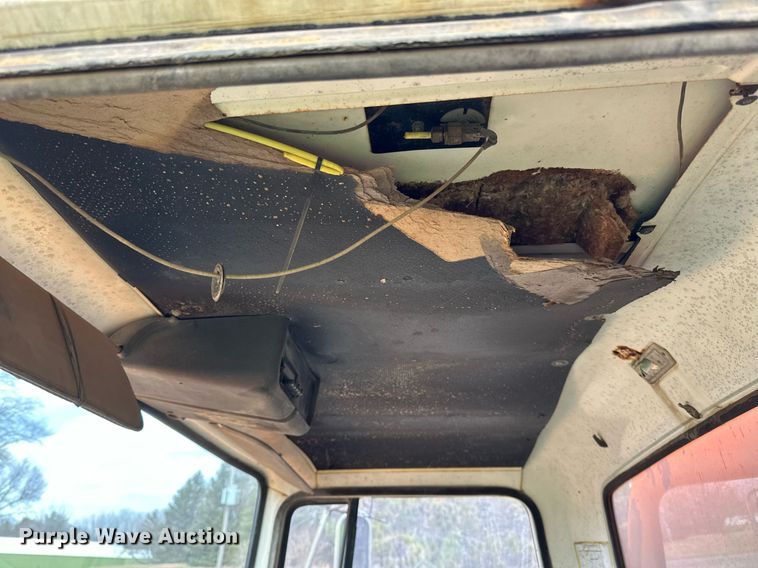 image for item DQ7430 1974 Ford  8000 water truck