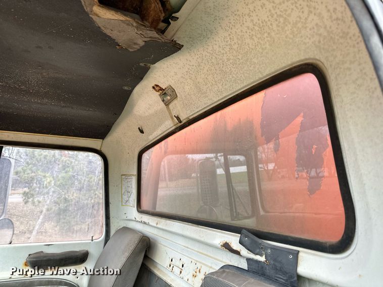 image for item DQ7430 1974 Ford  8000 water truck