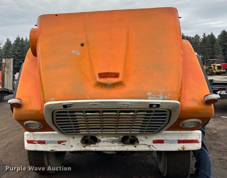image for item DQ7430 1974 Ford  8000 water truck