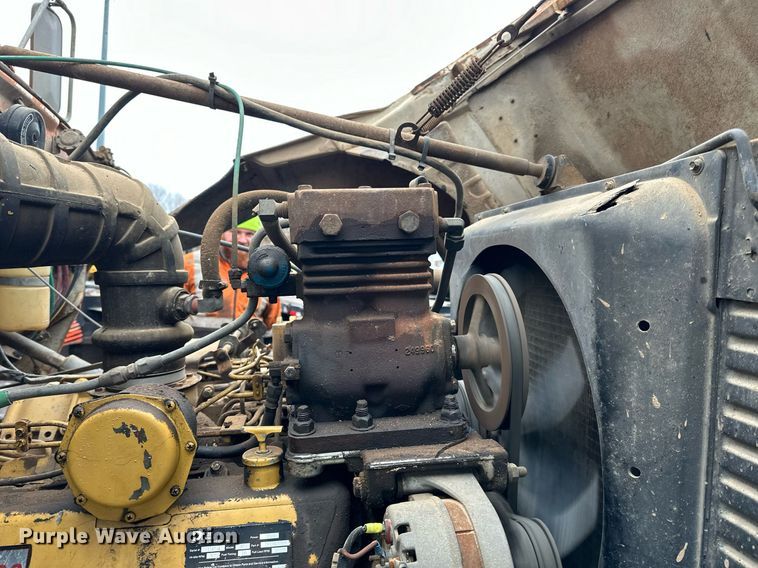 image for item DQ7430 1974 Ford  8000 water truck