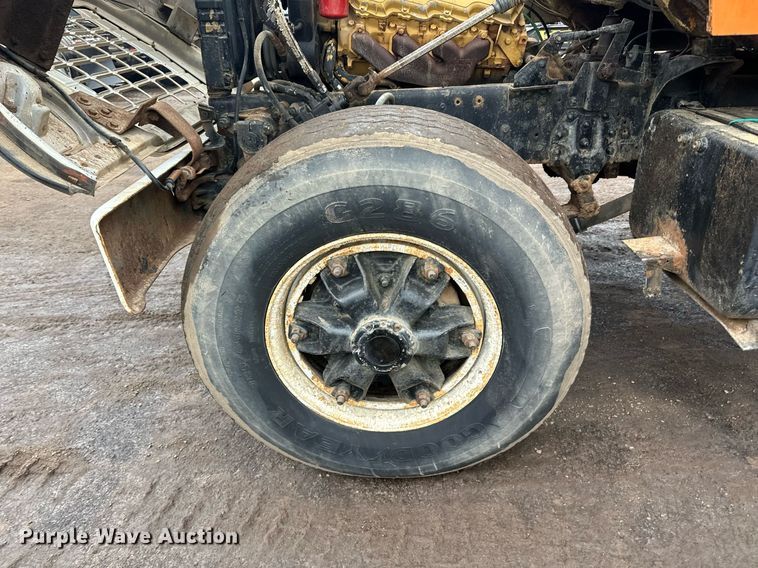 image for item DQ7430 1974 Ford  8000 water truck