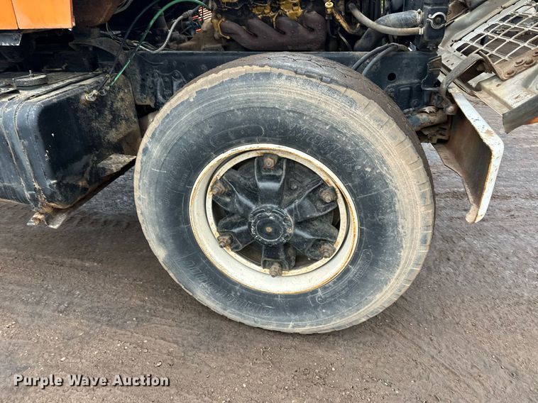 image for item DQ7430 1974 Ford  8000 water truck