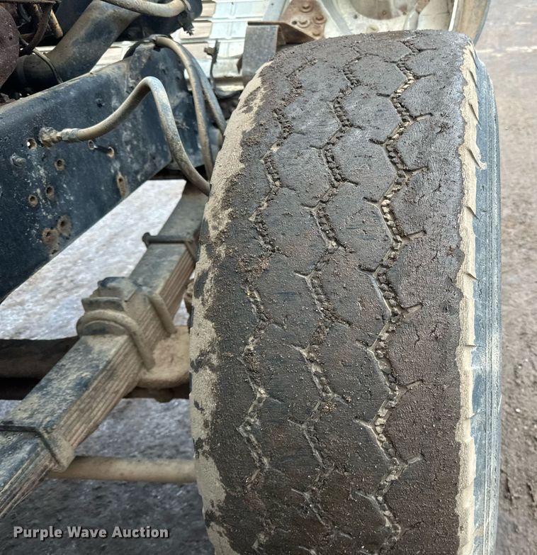 image for item DQ7430 1974 Ford  8000 water truck