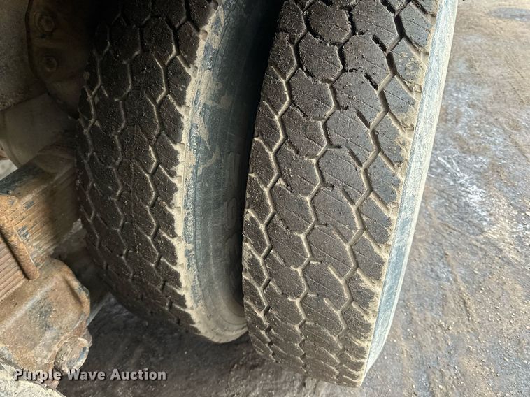 image for item DQ7430 1974 Ford  8000 water truck