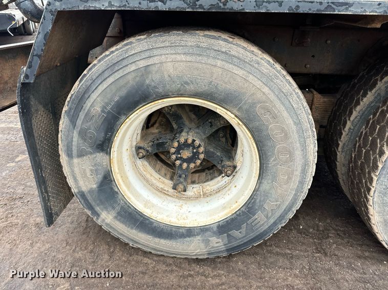 image for item DQ7430 1974 Ford  8000 water truck