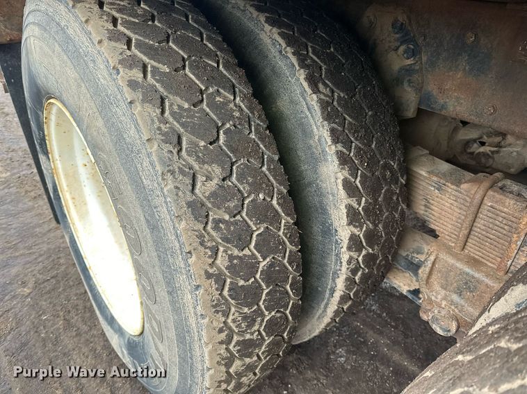 image for item DQ7430 1974 Ford  8000 water truck