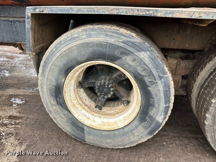 image for item DQ7430 1974 Ford  8000 water truck