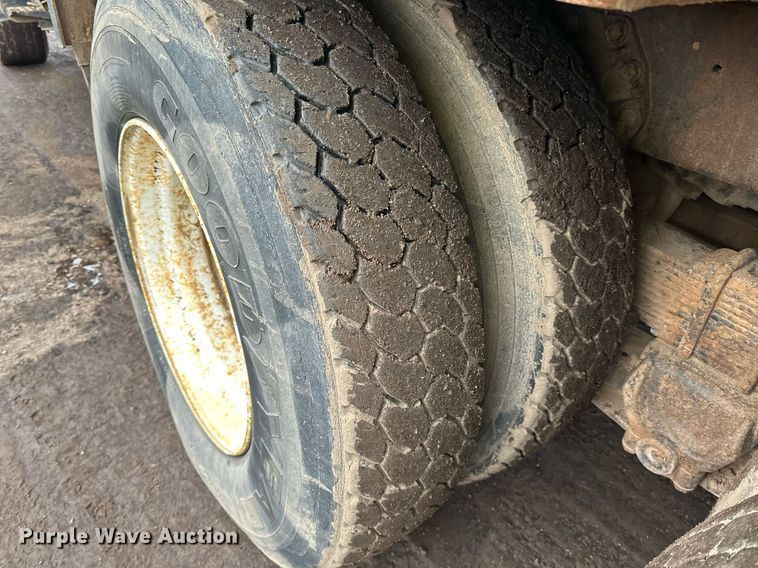 image for item DQ7430 1974 Ford  8000 water truck