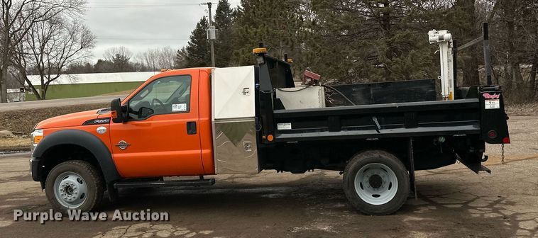 image for item DQ7434 2016 Ford  F550 flatbed truck