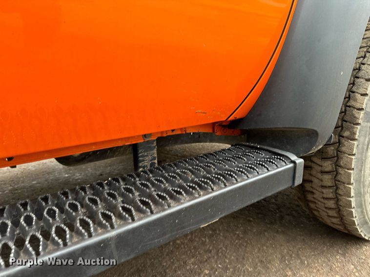 image for item DQ7434 2016 Ford  F550 flatbed truck