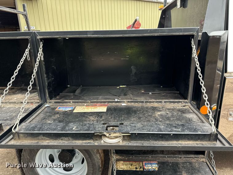 image for item DQ7434 2016 Ford  F550 flatbed truck