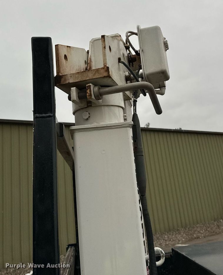 image for item DQ7434 2016 Ford  F550 flatbed truck