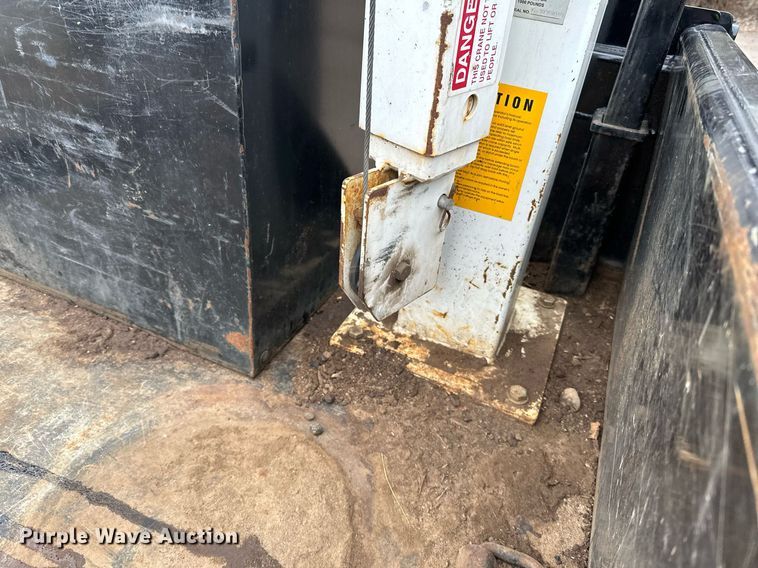 image for item DQ7434 2016 Ford  F550 flatbed truck