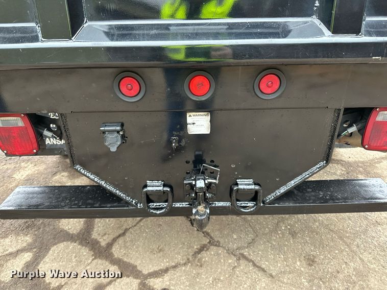 image for item DQ7434 2016 Ford  F550 flatbed truck