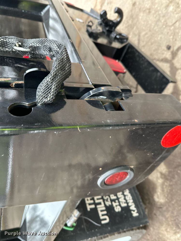 image for item DQ7434 2016 Ford  F550 flatbed truck