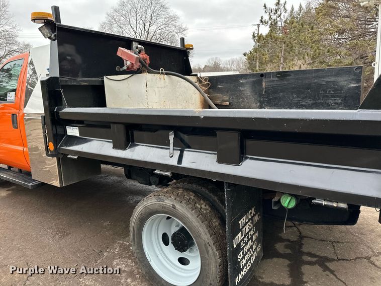 image for item DQ7434 2016 Ford  F550 flatbed truck